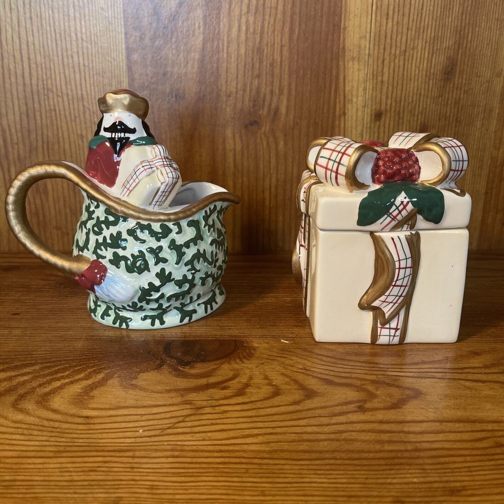 Avon 2001‎ Gift Collection St Nicholas Sugar and Creamer Christmas Set In Box